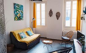 Grand 2 Pieces Renove Climatise, Vieil Antibes, Proche Port